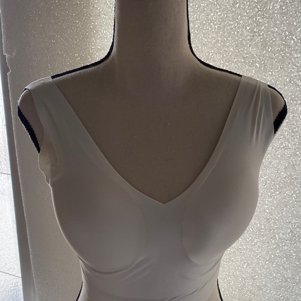 Elegant Cream Sleeveless Top Soma XL
